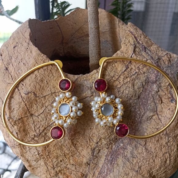 Handmade contemporary gold platted stone studded earrings - Picture 6 of 9